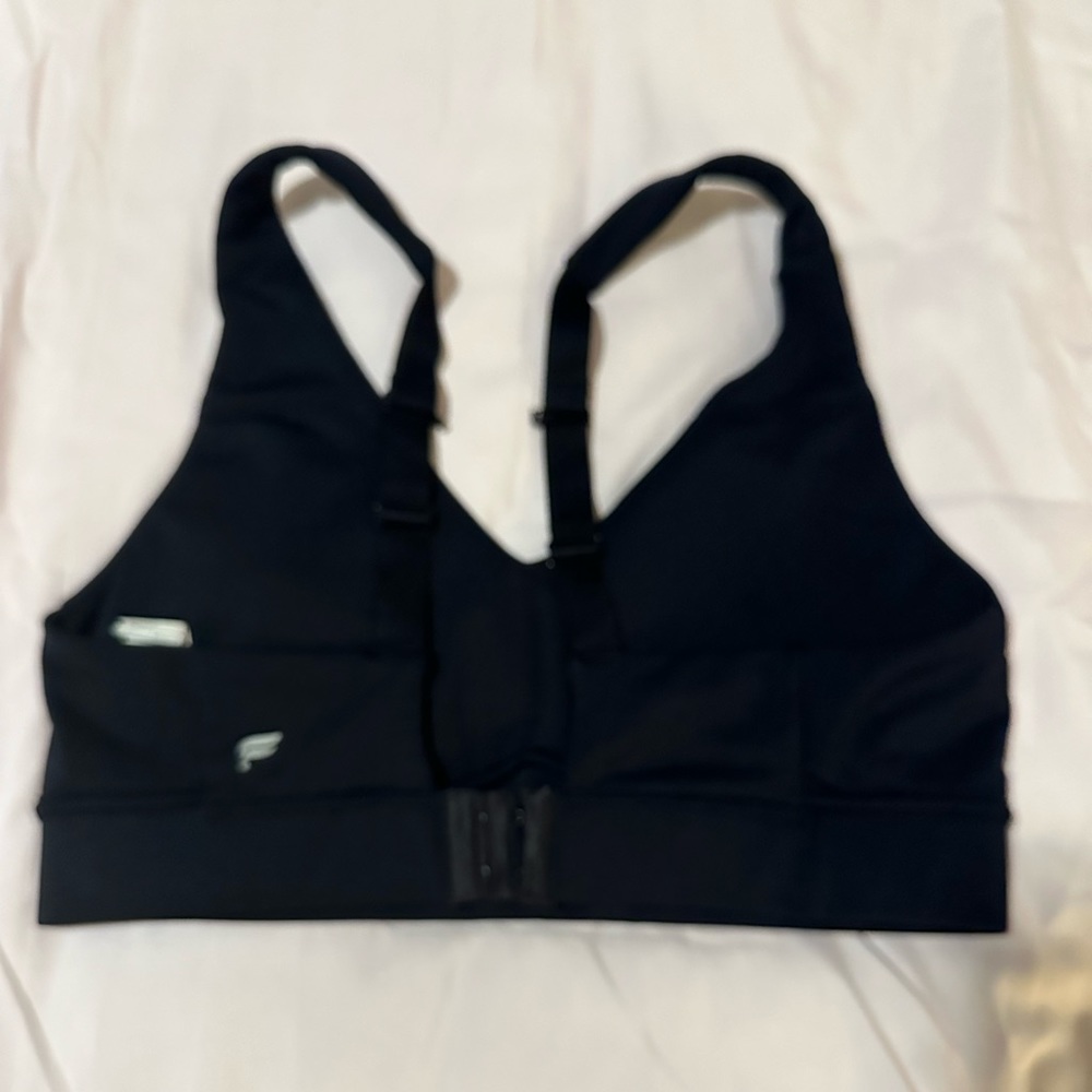 black sports bra